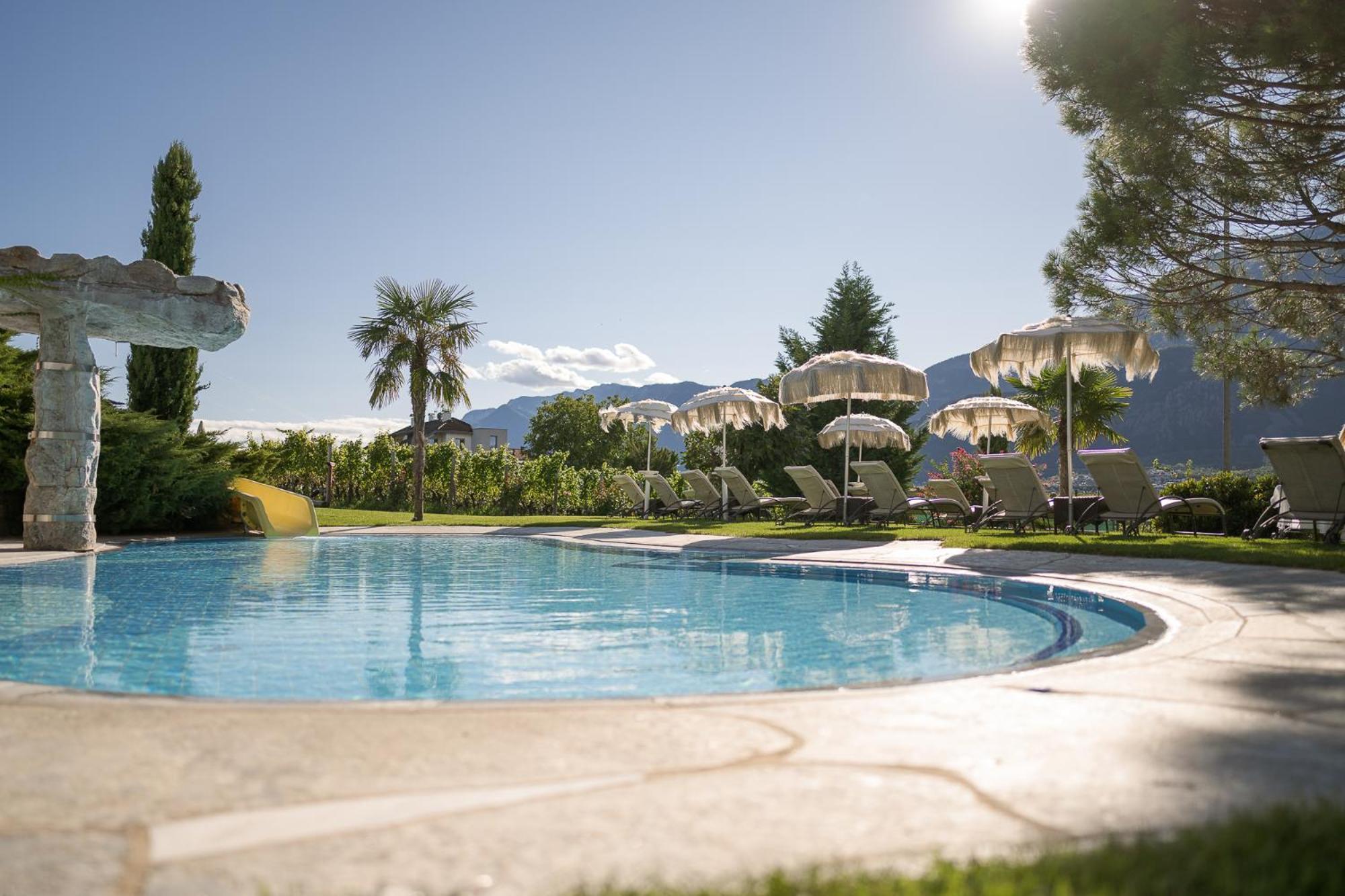Weinegg Wellviva Resort أبيانو سولاّ ستراذا المظهر الخارجي الصورة